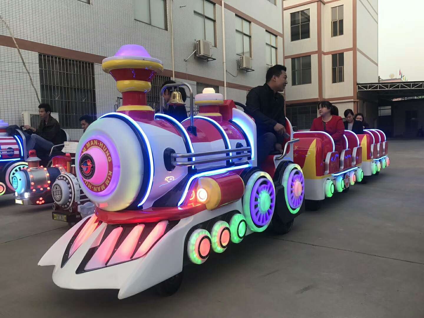 番阳镇商场小火车